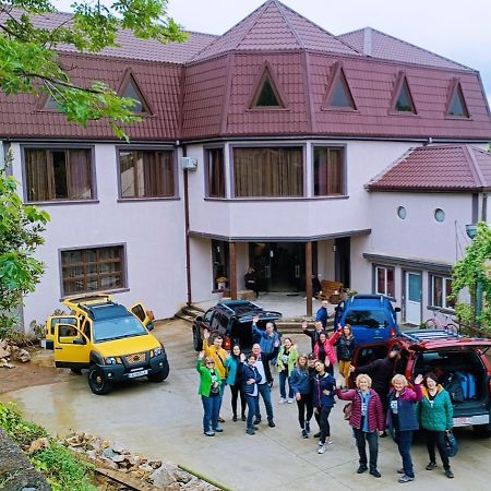 Inaisi Hotel Kutaisi Ngoại thất bức ảnh