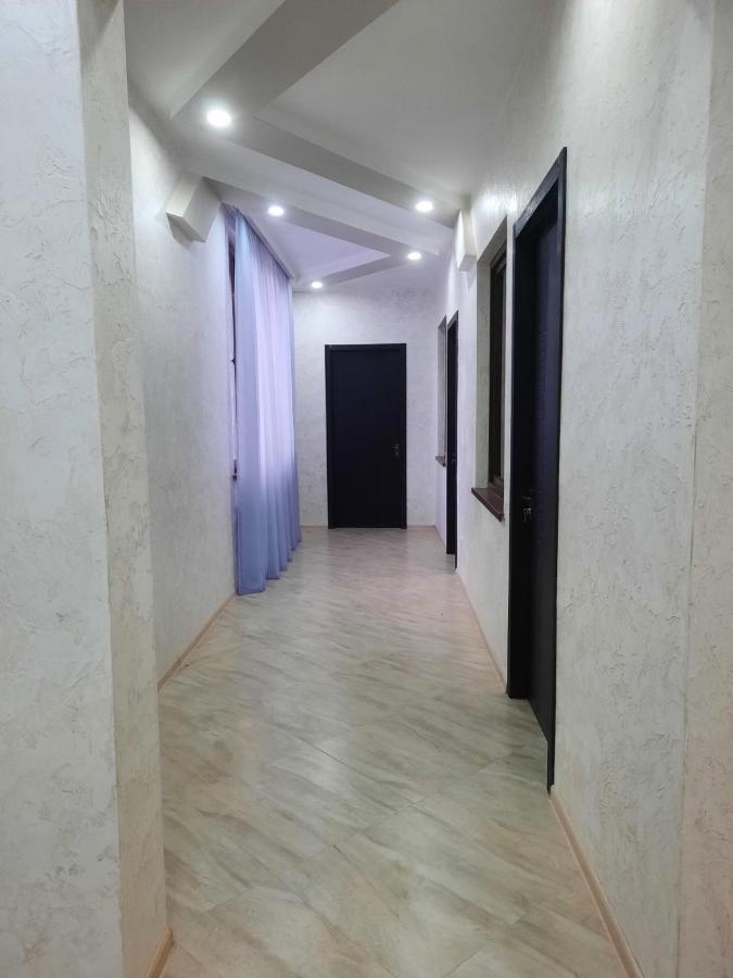 Inaisi Hotel Kutaisi Ngoại thất bức ảnh