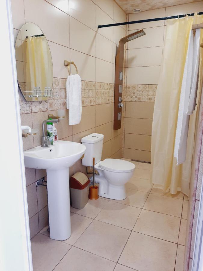 Inaisi Hotel Kutaisi Ngoại thất bức ảnh