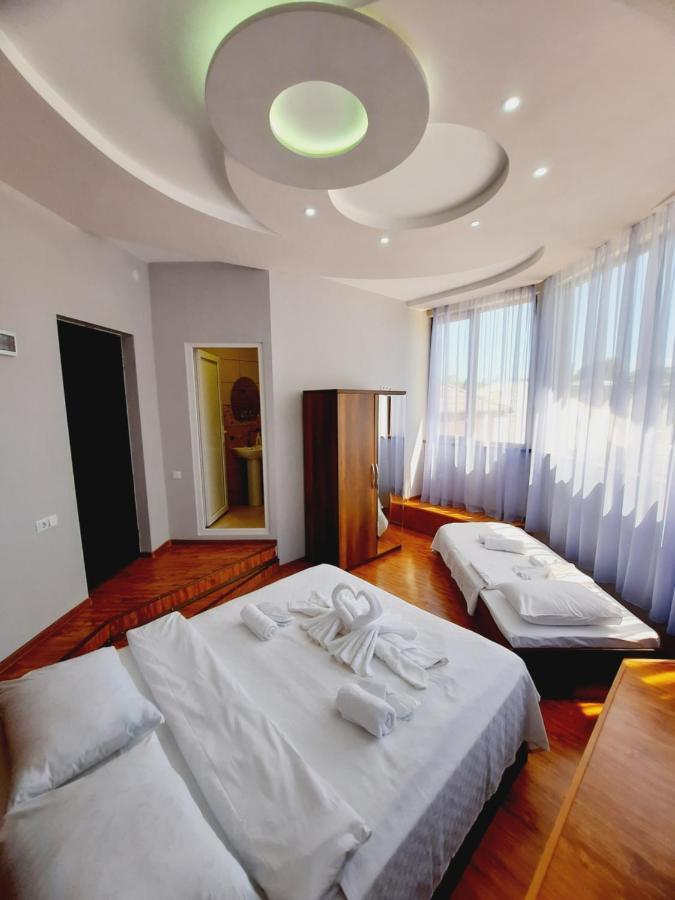 Inaisi Hotel Kutaisi Ngoại thất bức ảnh