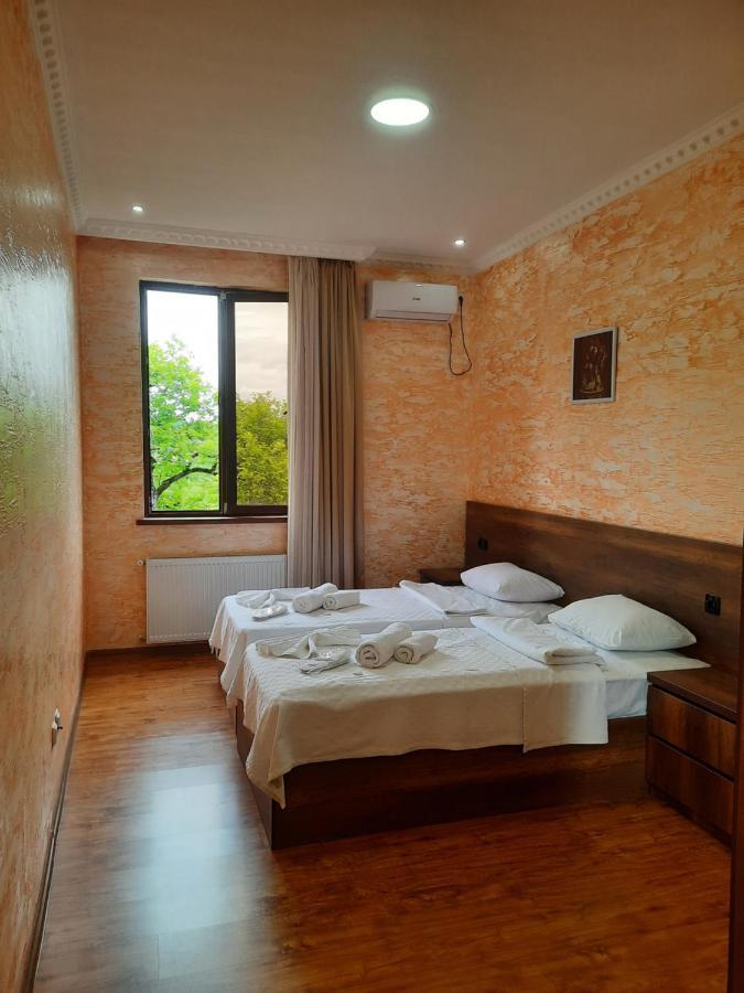 Inaisi Hotel Kutaisi Ngoại thất bức ảnh