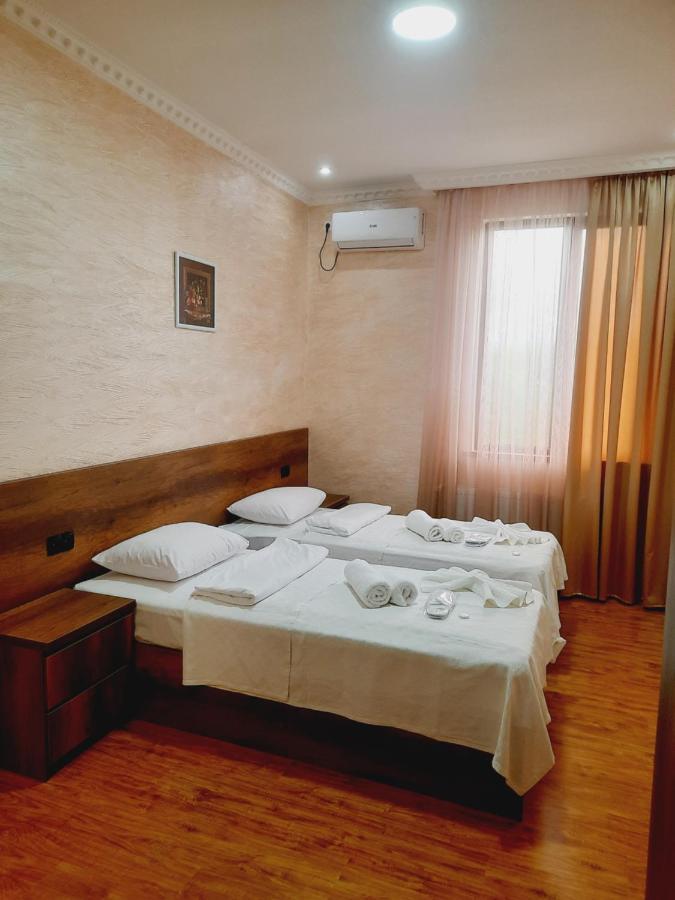 Inaisi Hotel Kutaisi Ngoại thất bức ảnh