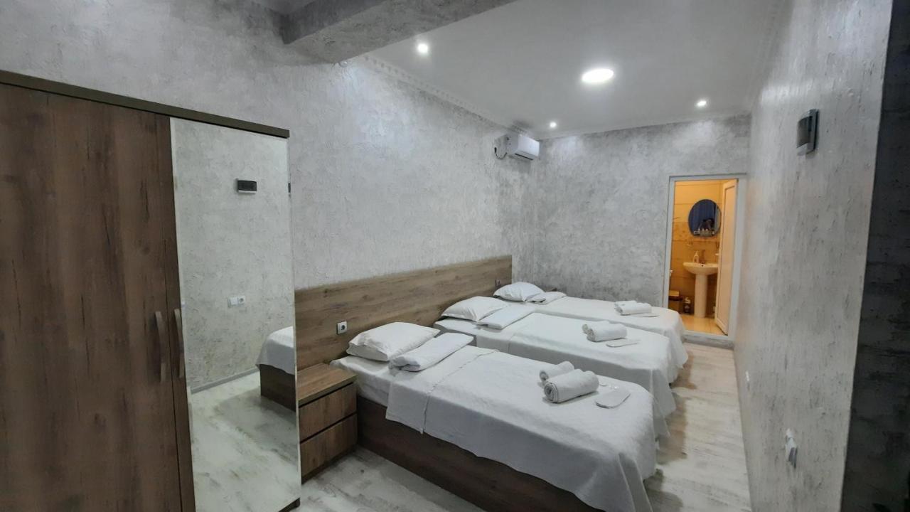 Inaisi Hotel Kutaisi Ngoại thất bức ảnh