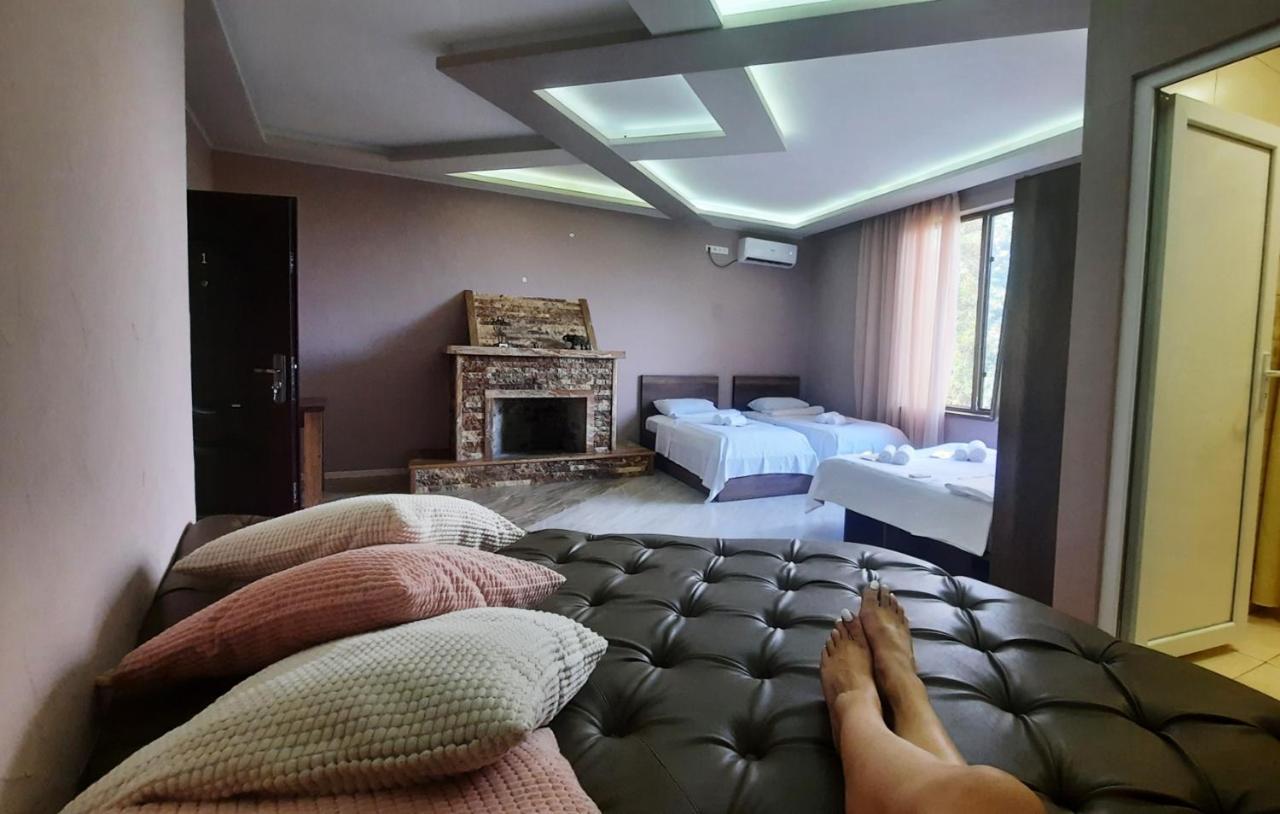 Inaisi Hotel Kutaisi Ngoại thất bức ảnh