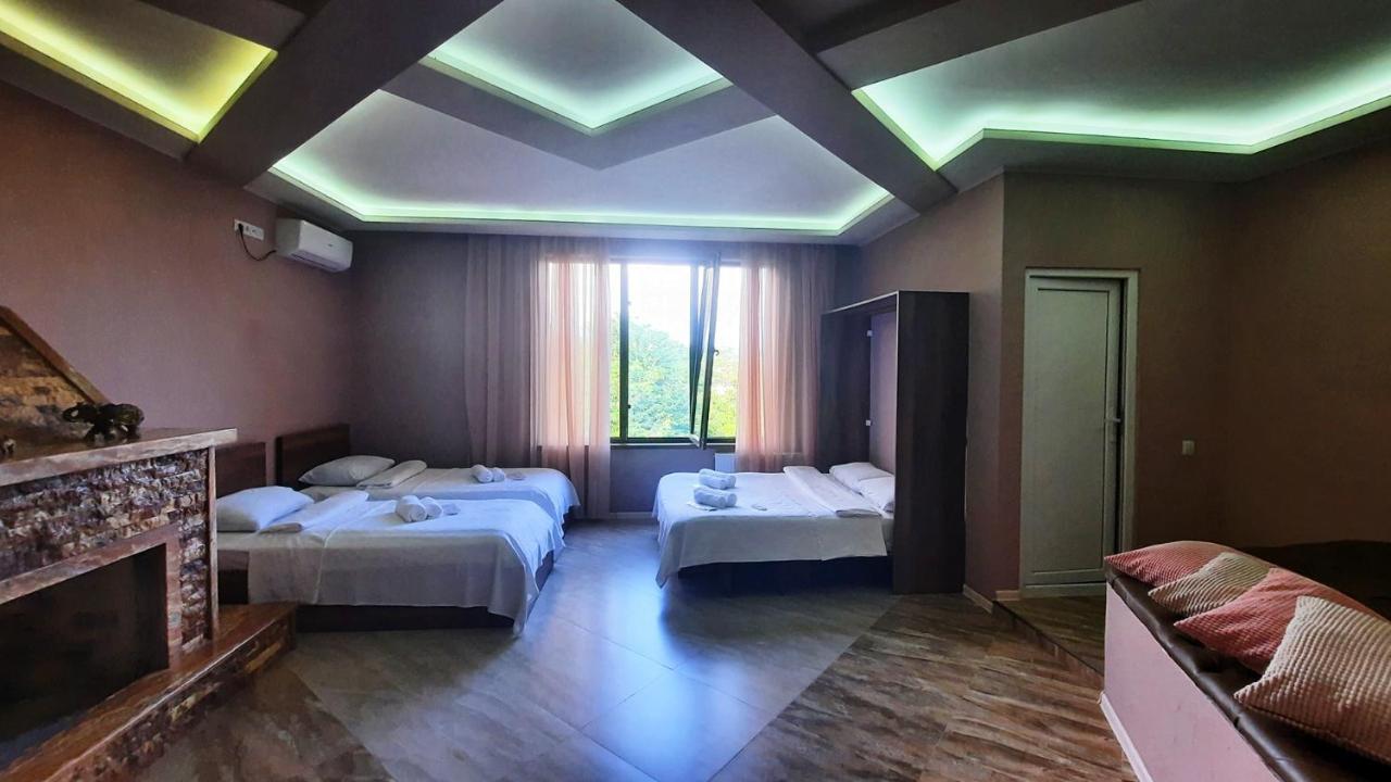 Inaisi Hotel Kutaisi Ngoại thất bức ảnh