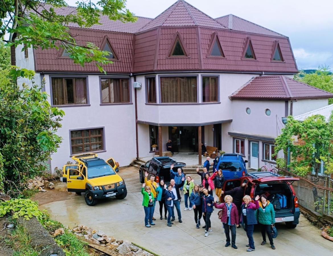 Inaisi Hotel Kutaisi Ngoại thất bức ảnh