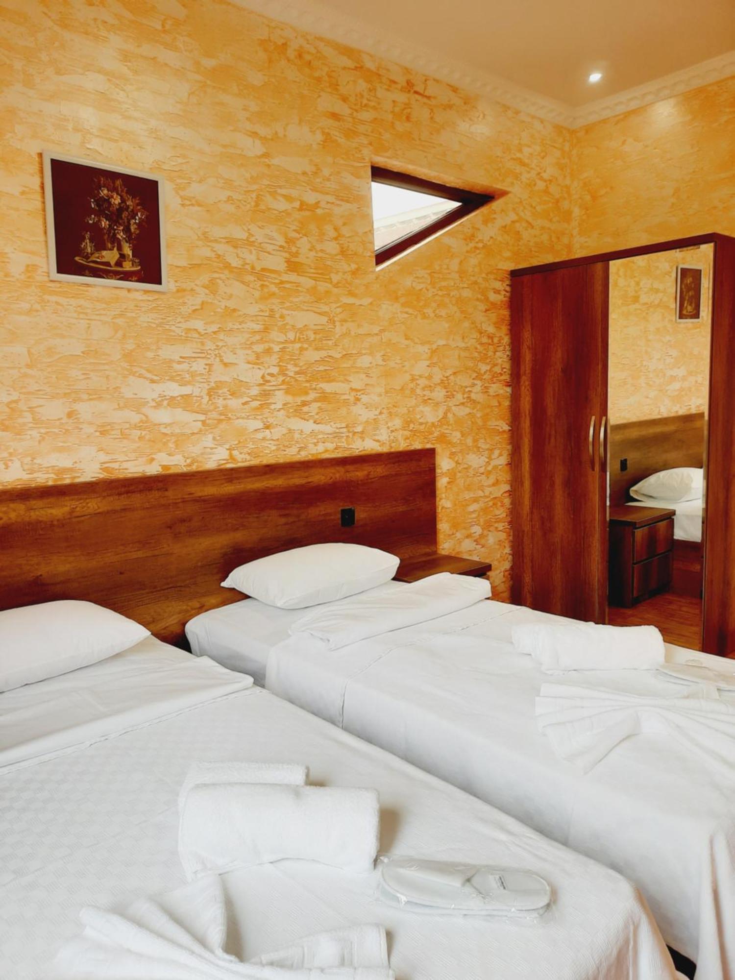 Inaisi Hotel Kutaisi Phòng bức ảnh