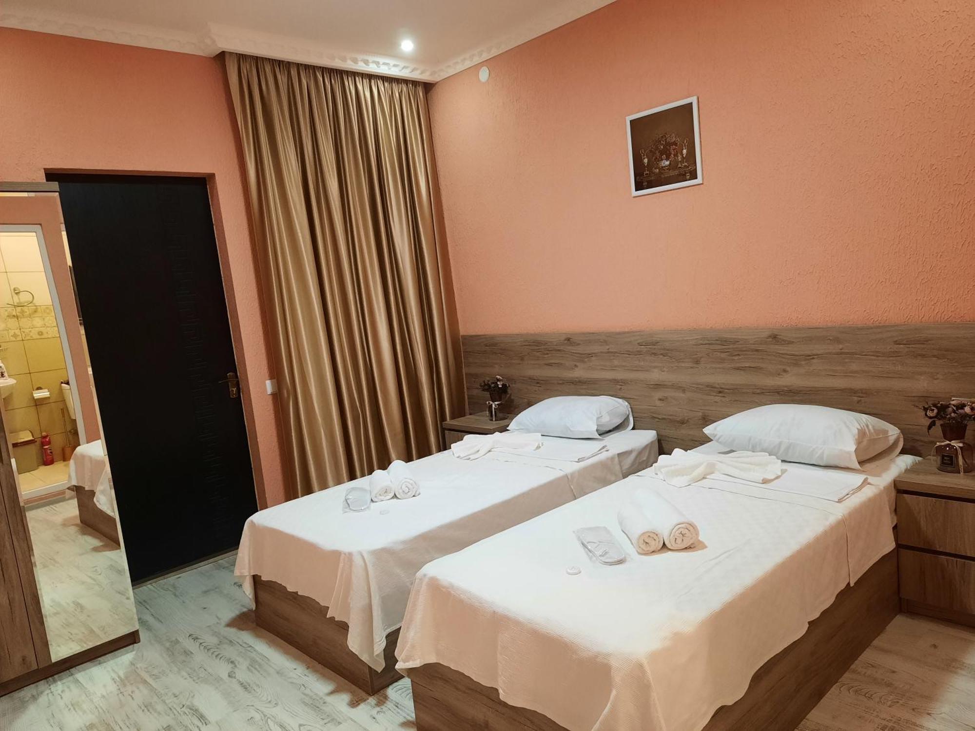 Inaisi Hotel Kutaisi Phòng bức ảnh