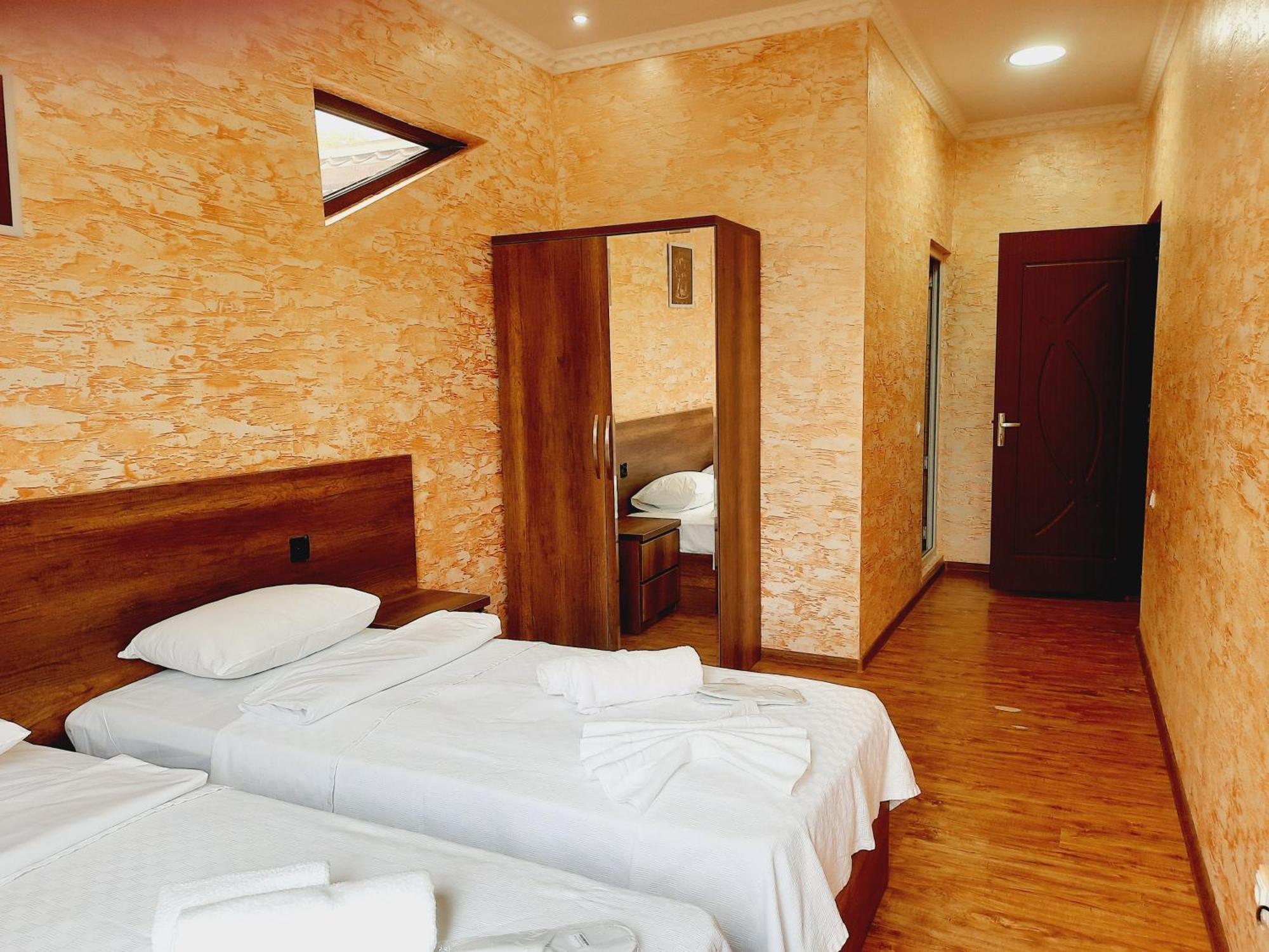 Inaisi Hotel Kutaisi Phòng bức ảnh